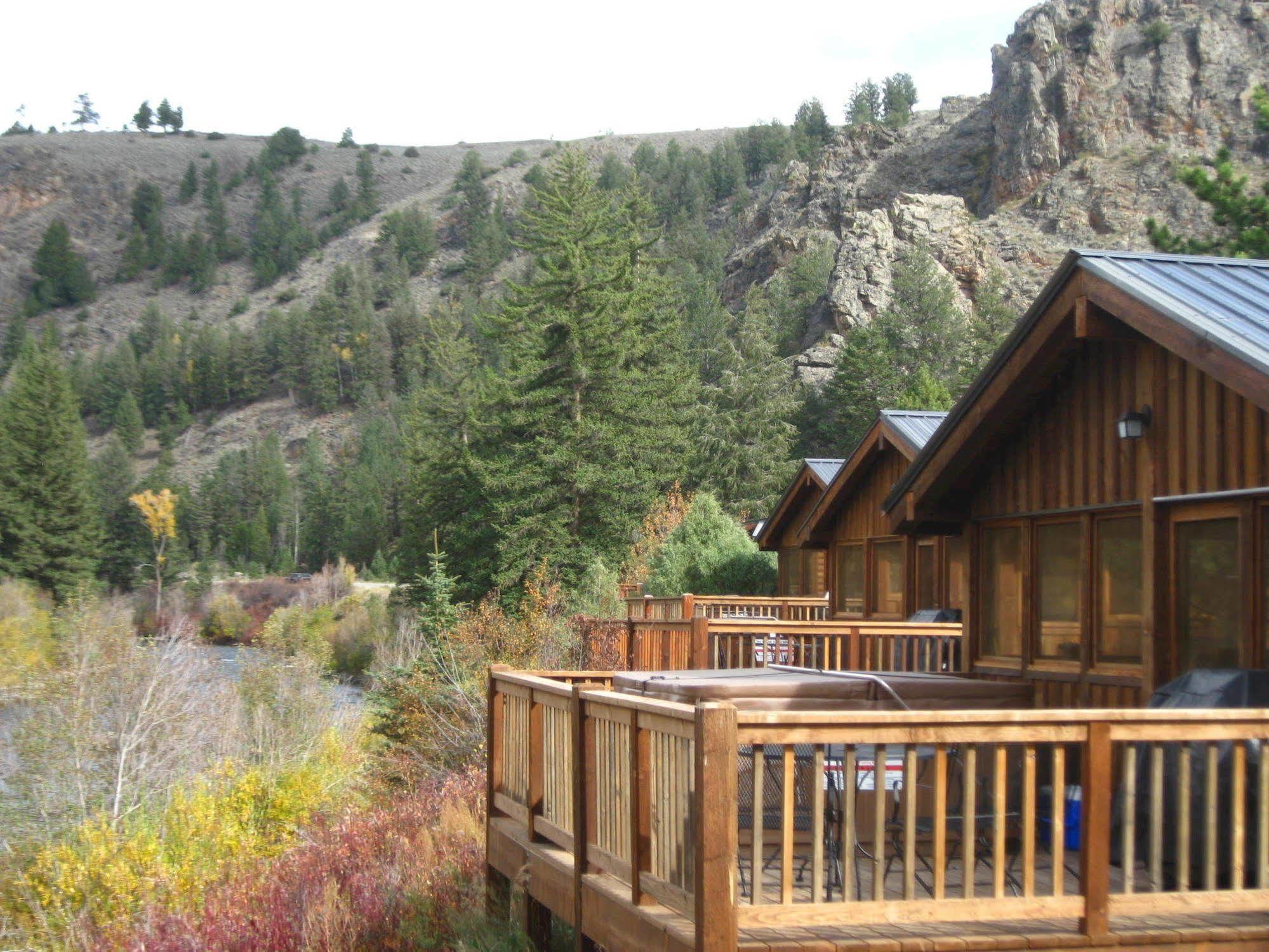 Three Rivers Resort Almont Exterior photo